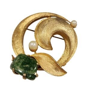 Vintage LISNER Textured Gold Tone Abstract Swirl Brooch Jade & Imitation Pearls